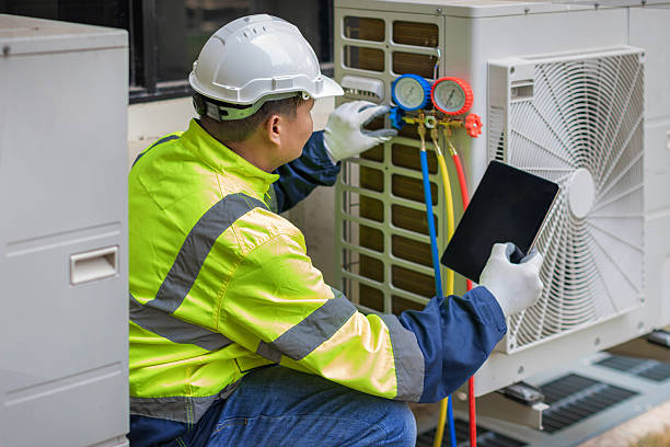 Professional Hvac technician working in Farmland, IN